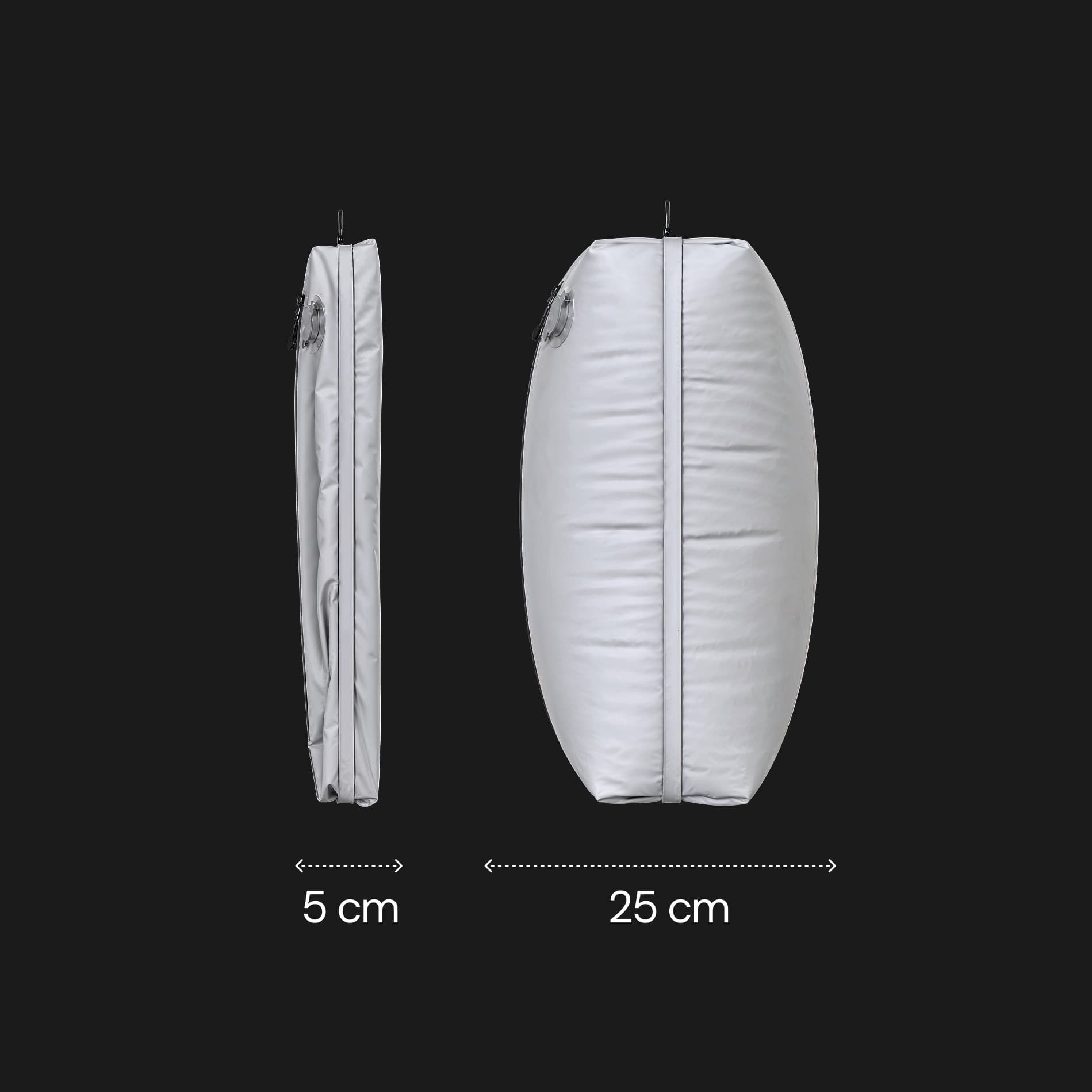 Comparatif d'épaisseur d'un sac de compression singope : 5 cm compressé contre 25 cm non compressé